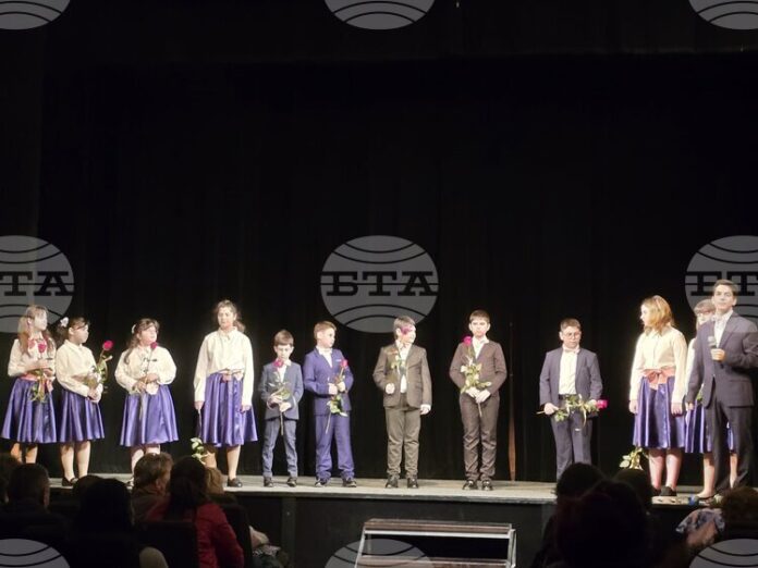 Вокална формация „Либервокс“ представи първия си самостоятелен концерт в Добрич