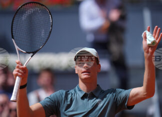 Яник Синер продължава към полуфиналите на турнира по тенис в Мадрид след успех в два сета над испански младок