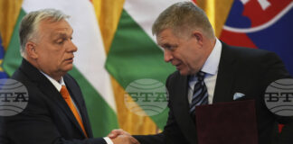 За вдигане на европейските санкциите срещу руския петрол и газ се обявиха премиерите на Словакия и Унгария