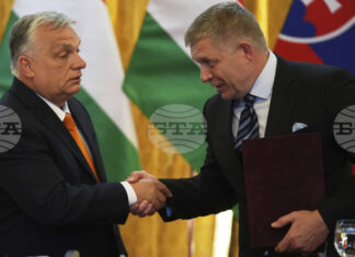 За вдигане на европейските санкциите срещу руския петрол и газ се обявиха премиерите на Словакия и Унгария