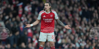 Защитникът на Арсенал Рикардо Калафиори остава под въпрос за домакинството срещу Нюкасъл