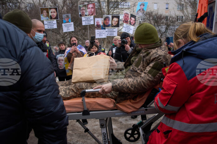 Зеленски: Посрещнахме у дома 175 военнослужещи и 7 цивилни след плен в Русия