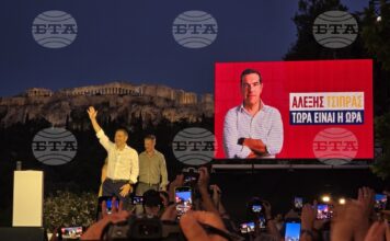 Бившият гръцки премиер Алексис Ципрас обяви завръщането си в политиката