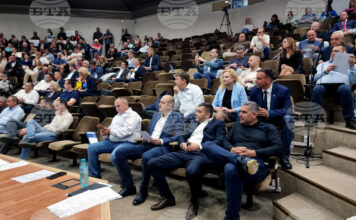 Общинският съвет във Варна провежда редовно заседание