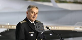 Армията в днешните условия дава възможност за личностна и професионална реализация, каза началникът на отбраната адмирал Емил Ефтимов
