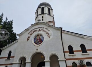 Безвъзмездна инициатива за възстановяване и обновяване на паметниците на починалите старозагорски митрополити започна в храм „Св. Димитър“