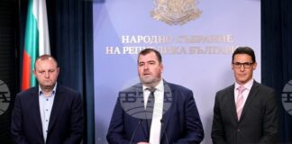 Парламентарната група на „Прогресивна България“ дава брифинг в Народното събрание