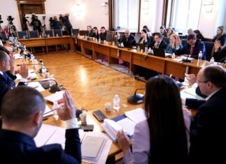 Дали управляващите искат по-ефективен парламент или по-тиха опозиция? Временната комисия по приемането на Правилник за организацията и дейността на 52-рото Народно събрание
