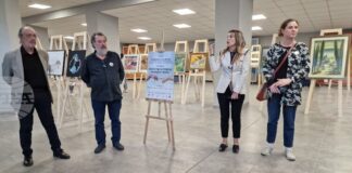Благотворителната изложба "Изкуство в помощ на изкуството" бе открита в Общинския младежки дом в Шумен