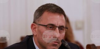 Държавата има исторически шанс да придобие обратно рафинерията на „Лукойл“ в Бургас, смята Румен Спецов