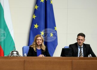 Депутатите обсъждат промените в правилника на парламента Депутатите обсъждат промените в правилника на парламента