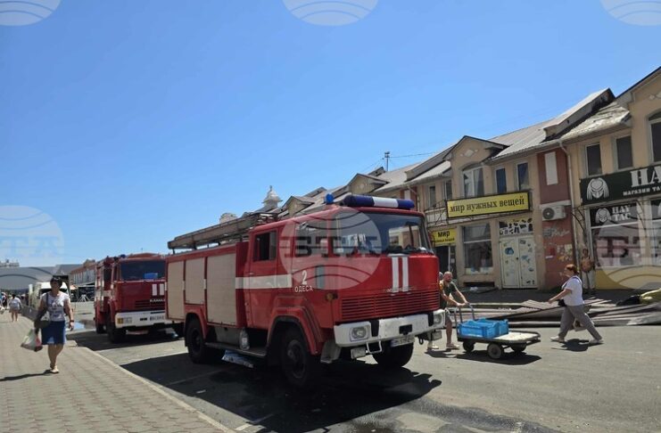 Двама души са пострадали в резултат на нощната масирана атака с дронове в Одеса, съобщи областният управител