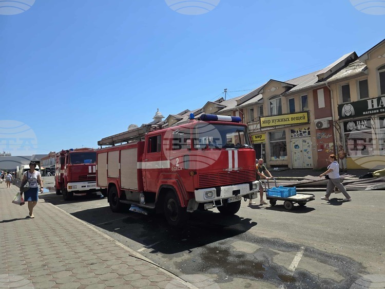 Двама души са пострадали в резултат на нощната масирана атака с дронове в Одеса, съобщи областният управител