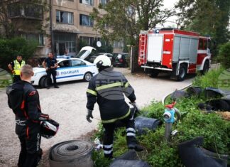 Локализиран е пожарът в склад в София, няма засегнати съседни сгради Локализиран е пожарът в склад в София, няма засегнати съседни сгради