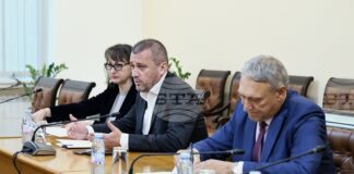 Министър Пеев обсъди с таксиметровия бранш и автошколите проблемите в сектора и призова за общи предложения и конкретни срокове за изпълнение