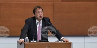 МРРБ и „Прогресивна България“ залагат на най-бързото, а не на най-евтиното решение за възстановяването на пътя, който бе засегнат от свлачището край Пампорово, заяви регионалният министър