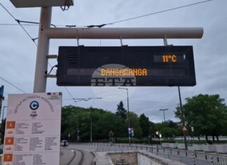 На електронни табла на градския транспорт в София се изписва името на песента, с която Дара спечели „Евровизия“