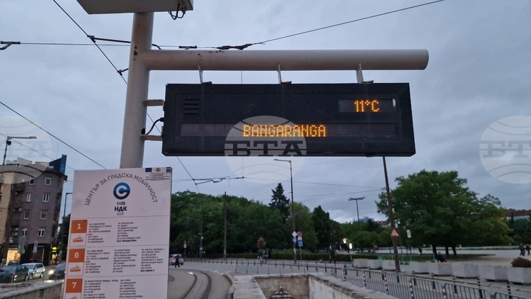 На електронни табла на градския транспорт в София се изписва името на песента, с която Дара спечели „Евровизия“