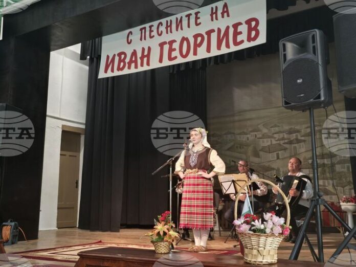 Националният конкурс за млади изпълнители на кавал и народни песни Националният конкурс за млади изпълнители на кавал и народни песни "С песните на Иван Георгиев" се проведе в село Дъбовик