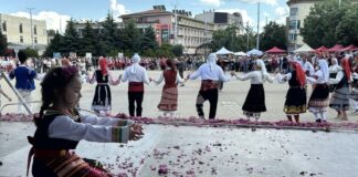 Над 700 участници от цялата страна ще се включат в 19-ото издание на националното надиграване "Тъпан бие, хоро се вие" в Казанлък