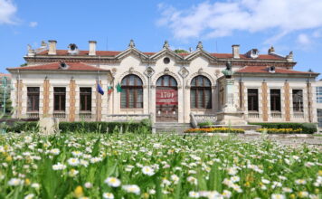 Народно читалище „Добри Войников – 1856“ в Шумен ще отбележи своята 170-годишнина с тържествен концерт Народно читалище „Добри Войников – 1856“ в Шумен ще отбележи своята 170-годишнина с тържествен концерт