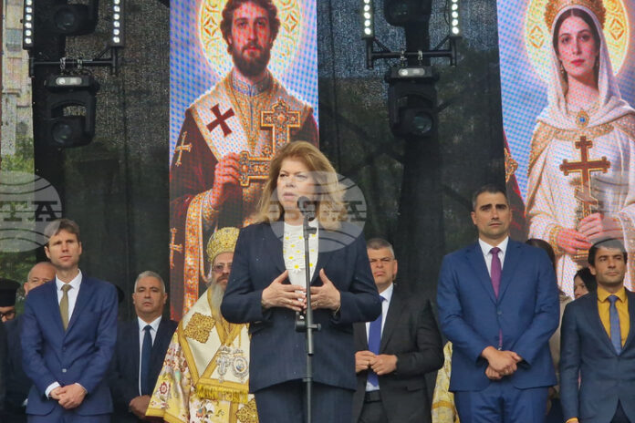 Нека търсим това, което ни свързва, а не това, което ни разделя, каза Илияна Йотова на празника на града в Пазарджик