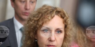 НС освободи Катя Панева от "Демократична България" като секретар на Народното събрание и избра колегата ѝ Любен Иванов