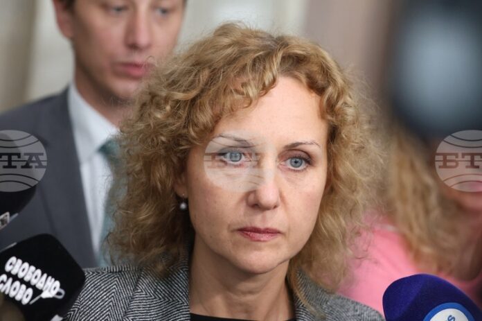 НС освободи Катя Панева от "Демократична България" като секретар на Народното събрание и избра колегата ѝ Любен Иванов