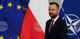 Полша задържа служител в оръжейната индустрия по подозрения в шпионаж, заяви министърът на отбраната