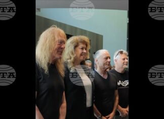 Президентът Илияна Йотова се срещна с музикантите от Iron Maiden и изрази впечатлението си, че са изключително земни хора