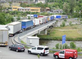 Протестът на представители на транспортния бранш в София се отлага за следващата седмица Протестът на представители на транспортния бранш в София се отлага за следващата седмица