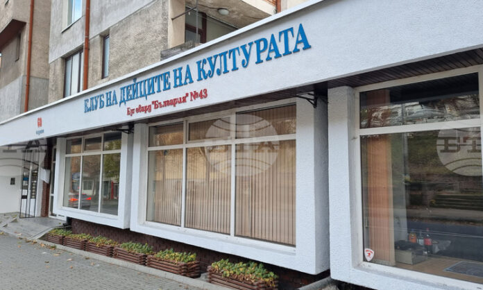 Тодор Петканов представя първата си книга в Клуба на дейците на културата в Смолян