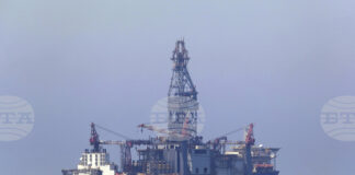 Три морски платформи възобновиха добива в газовото находище "Южен Парс"