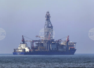 Три морски платформи възобновиха добива в газовото находище "Южен Парс"