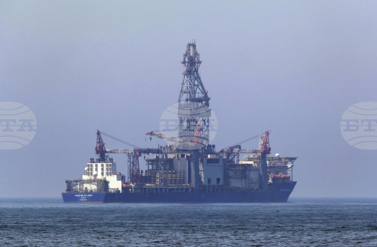 Три морски платформи възобновиха добива в газовото находище "Южен Парс"