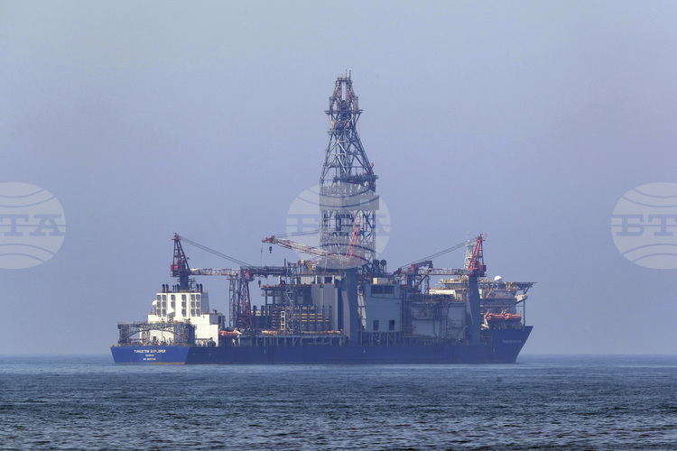 Три морски платформи възобновиха добива в газовото находище "Южен Парс"