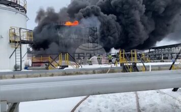 Украинските сили обявиха, че са нанесли удар по руско петролно депо в Брянска област
