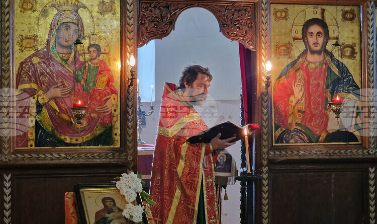 В проповедта си пред миряните в шуменския храм "Св. пророк Илия" отец Николай говори за чудото с разслабения