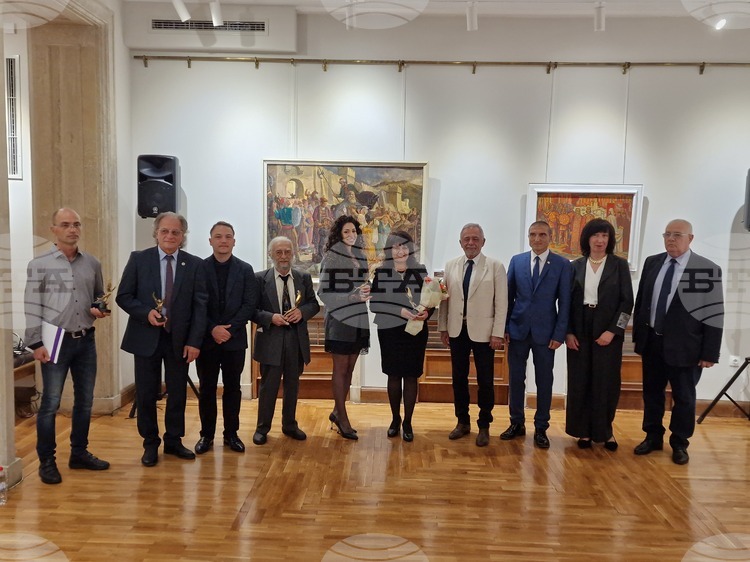 Във Велико Търново наградиха отличените с награда „Култура“ на Общината за ярки постижения в областта на изкуствата и културата