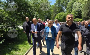 Кметът на Кърджали Ерол Мюмюн излезе от Областната дирекция на МВР