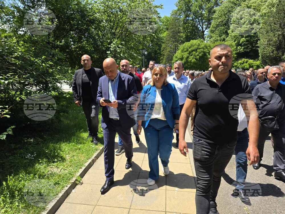 Кметът на Кърджали Ерол Мюмюн излезе от Областната дирекция на МВР