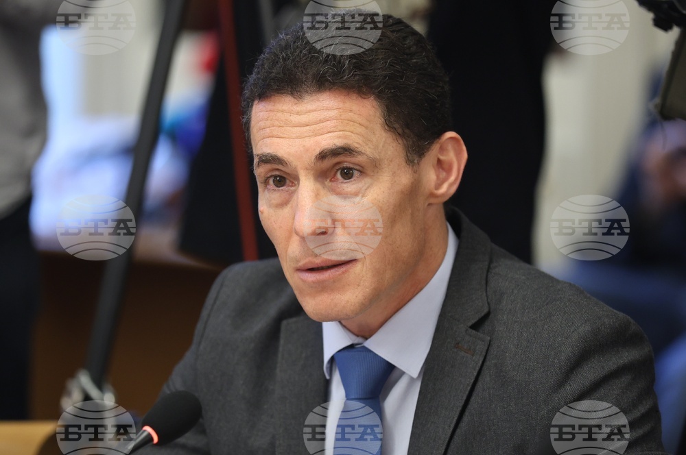 На снимката: председателят на Бюджетната комисия Константин Проданов