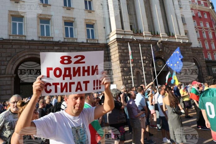 Протестиращи против правителството на Румен Радев затвориха движението по булевардите „Дондуков“ и „Цар Освободител“ в София