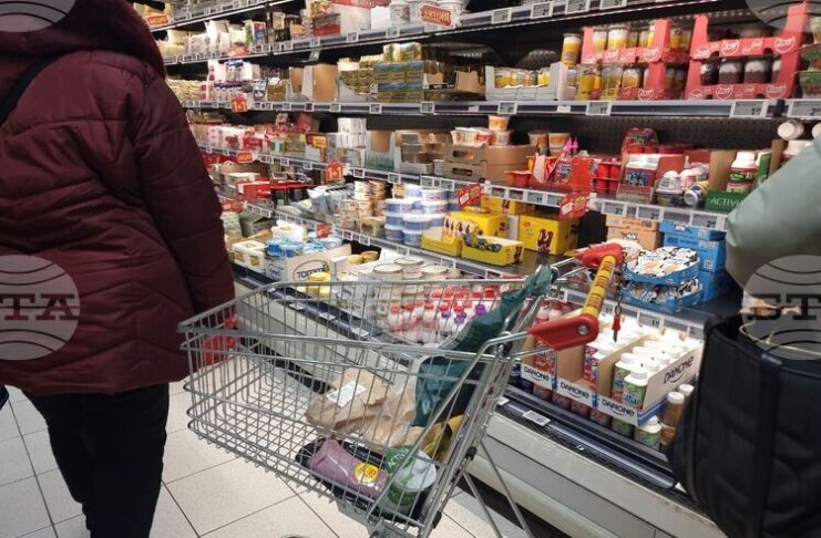 България е втора в ЕС по годишен ръст на продажбите на дребно през април, отчита Евростат
