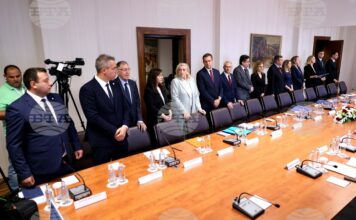Разпределението на местата в ЦИК предизвика остри спорове между партиите Парламентарните партии и коалиции представиха номинациите си за членове на Централната избирателна комисия (ЦИК) пред държавния глава Илияна Йотова