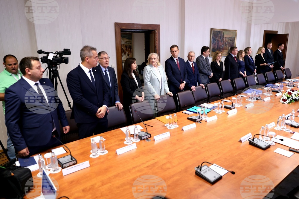 Парламентарните партии и коалиции представиха номинациите си за членове на Централната избирателна комисия (ЦИК) пред държавния глава Илияна Йотова