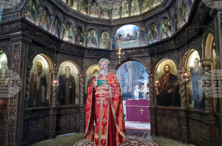 Да богатеят в Бога, а не в земни блага, каза на миряните ставрофорен иконом Славчо Проданов