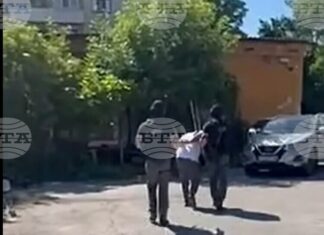 Десетки са арестувани при спецакция в столичния квартал "Ботунец", разбита е група за рекет, изнудване и проституция Десетки са арестувани при спецакция в столичния квартал "Ботунец", разбита е група за рекет, изнудване и проституция