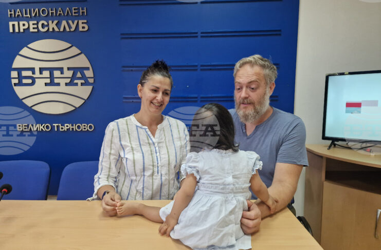 Детската усмивка и прегръдка зареждат живота ни с енергия и щастие, казаха приемните родители Ася и Георги Панайотови