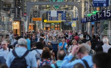 Германският жп оператор „Дойче Бан“ не планира да спре работа, но призова да не се пътува в екстремните жеги този уикенд